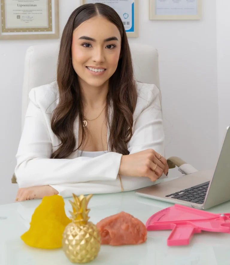 nutrióloga en Guadalajara en consulta nutricional con plan de alimentación